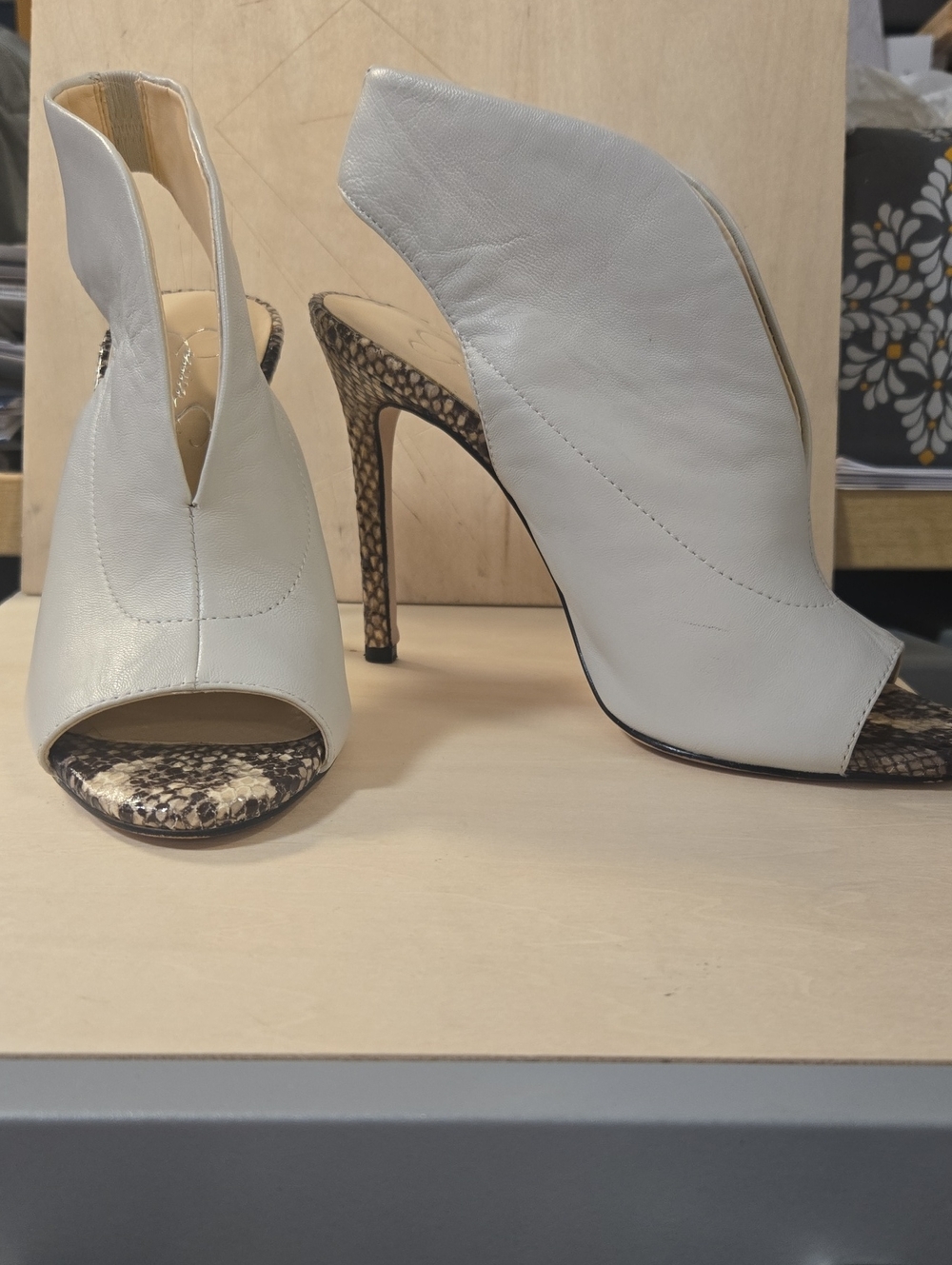 Jessica Simpson Cream Leather Peep-Toe High Heels with Snakeskin Heel Ant Toe